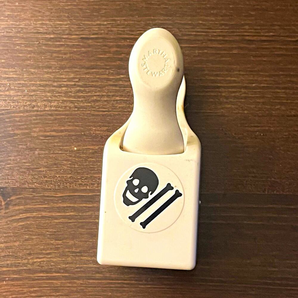 Martha Stewart Skull & Bones Paper Punch Halloween Scrapbooking Tool 3"